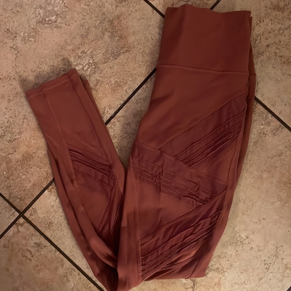 Alo Yoga Mesh Ultimate High Waist Legging 🌸 - Picture 6 of 6